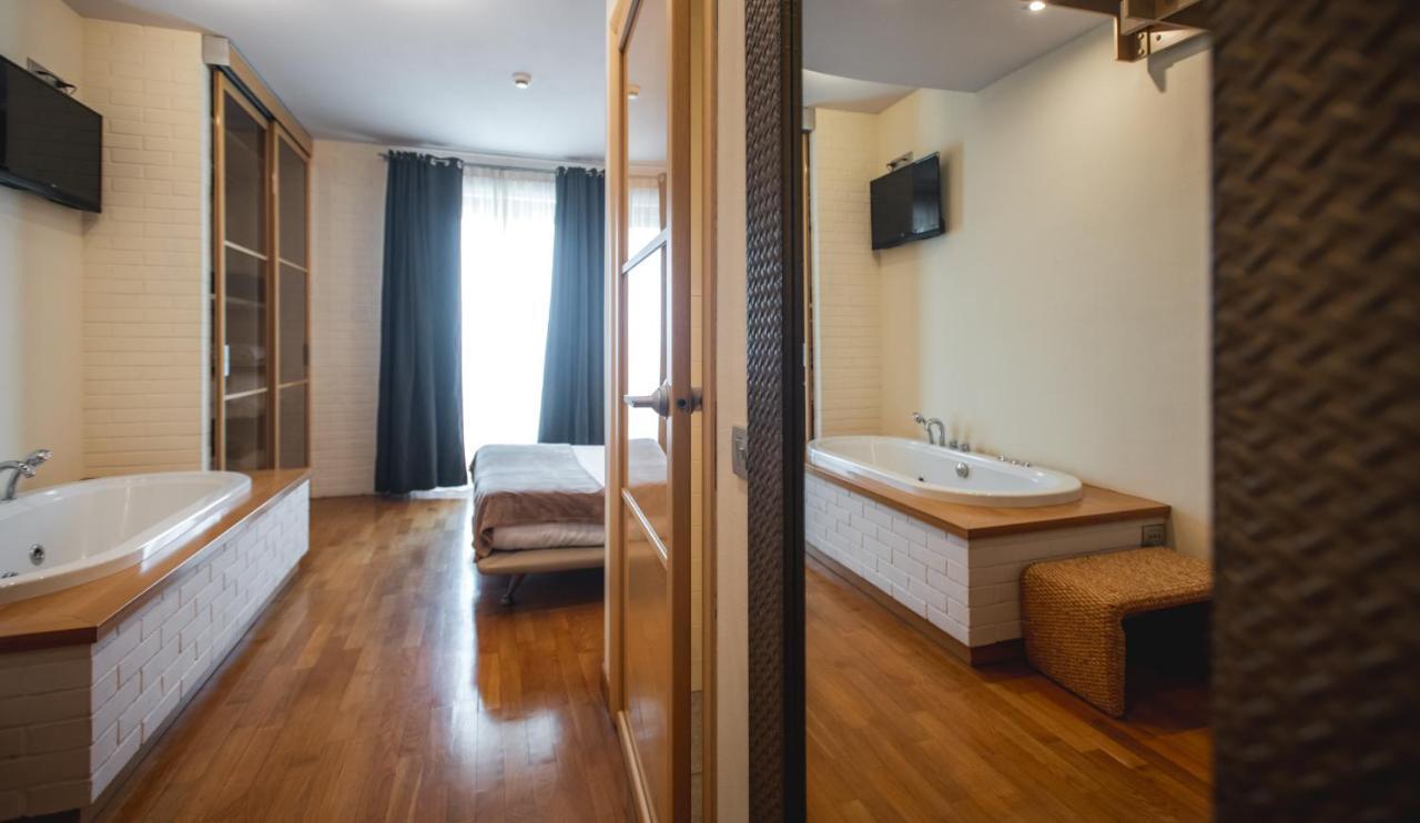 Reva Residences And Pool Monforte dʼAlba Exteriör bild
