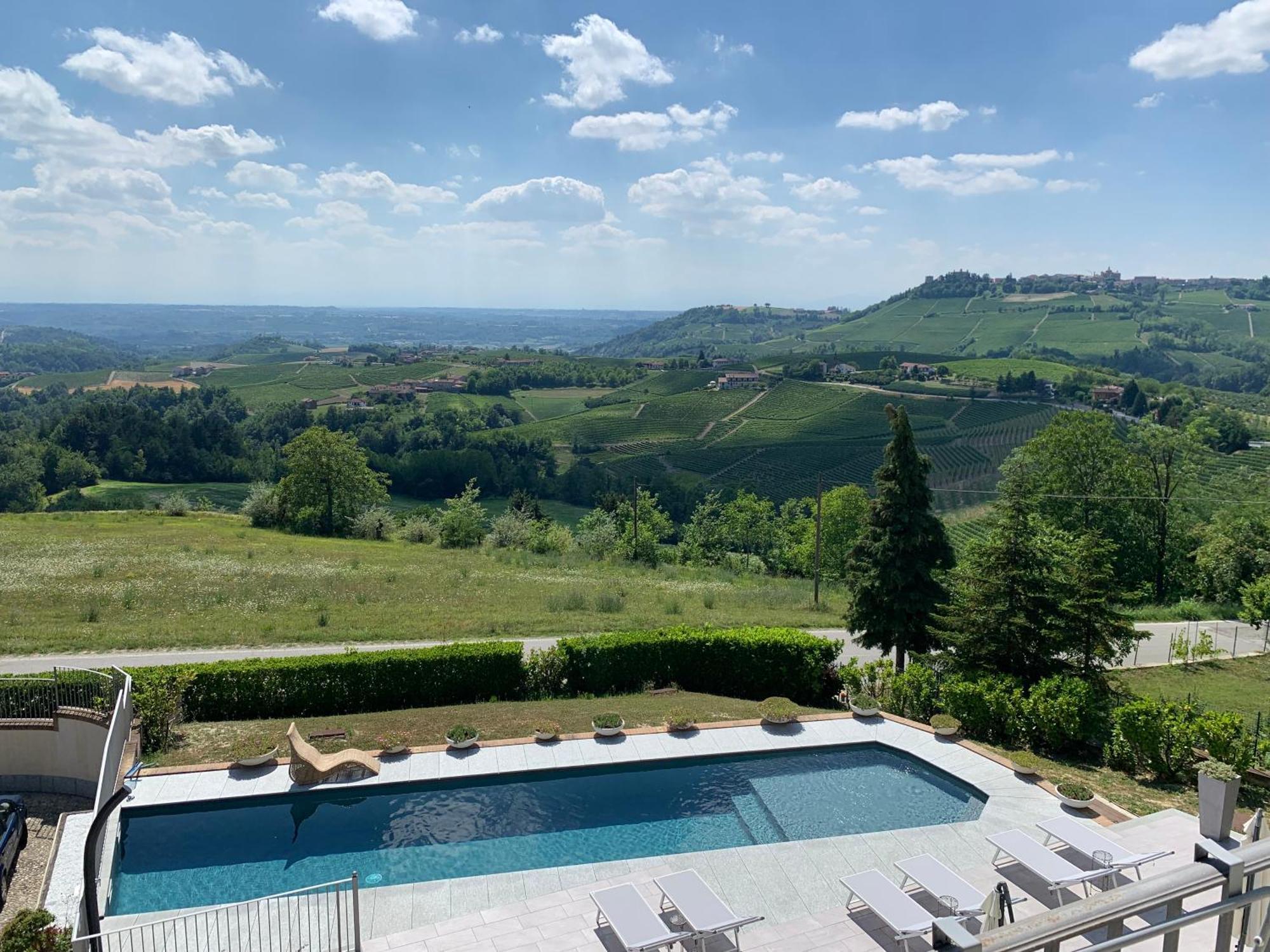 Reva Residences And Pool Monforte dʼAlba Exteriör bild